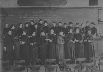 MIT Women's Lab circa 1888 (MIT Museum)